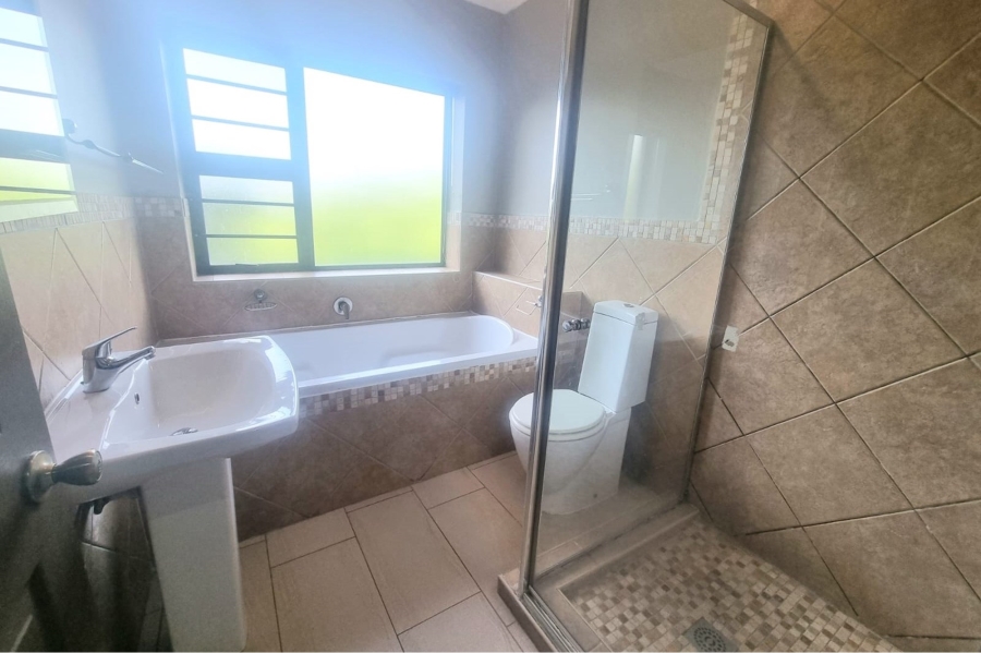 To Let 3 Bedroom Property for Rent in Beacon Bay Eastern Cape
